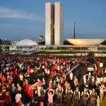 Ato contra o impeachment em Brasília ocupa gramado do Congresso Nacional