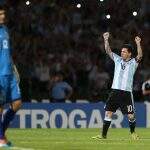 Messi marca, e Argentina faz dever de casa contra a Bolívia