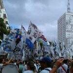 ‘Aqui o recado é claro: ditadura nunca mais’, diz brasileiro em marcha argentina