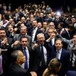 Oposição na Câmara pede renúncia de Dilma e prisão de Lula