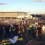Manifestantes voltam a se concentrar no centro de poder em Brasília