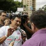 VÍDEO: secretário e sindicalista batem boca em protesto na Prefeitura