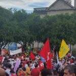 Apoio ao governo e aos direitos sociais leva quase 3 mil às ruas em Manaus