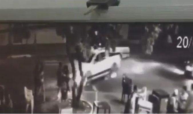 VÍDEO: mulheres são atropeladas em canteiro de avenida em MS