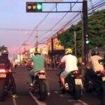VÍDEO: ‘Racha’ entre motociclistas é flagrado em via movimentada da Capital
