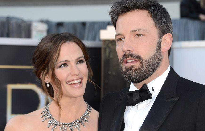 Site diz que Jennifer Garner cancelou divórcio com Ben Affleck por estar grávida