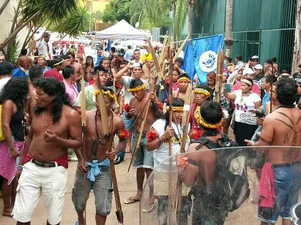Indígenas tentam ocupar anexos da Câmara dos Deputados