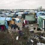 França retira 1,5 mil crianças do campo de Calais