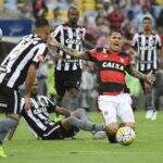 Debaixo de muita chuva, Fla e Botafogo empatam no Maracanã