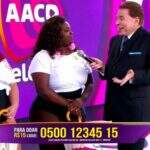 No Teleton, Silvio Santos faz piada com dançarina negra acima do peso