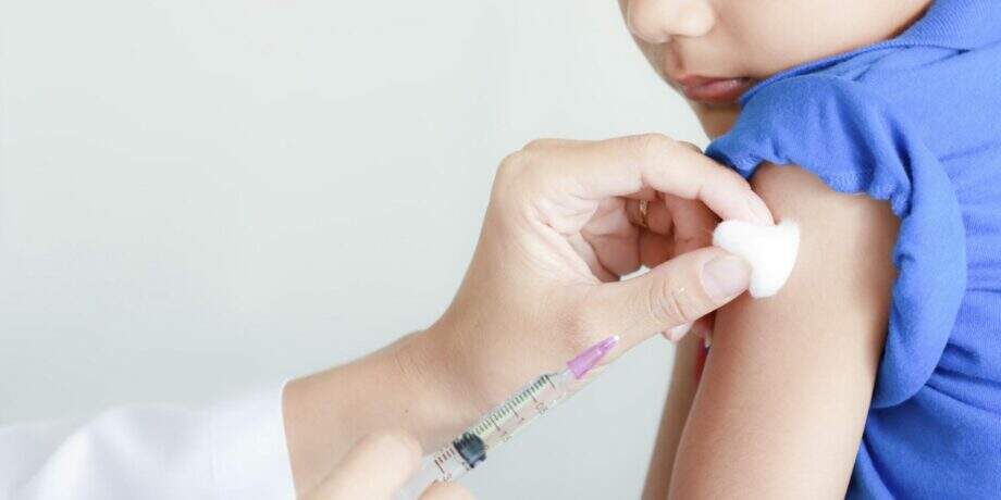 Meninos de 12 e 13 anos serão vacinados contra HPV a partir de janeiro