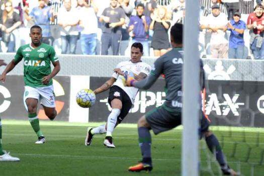 Corinthians não joga bem, empata e deixa o G6 no Campeonato Brasileiro