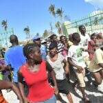 Haitianos temem ficar sem ajuda e população rouba comboios humanitários