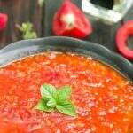 Deixe o molho de tomate industrializado para trás com essa receita fresca e saborosa