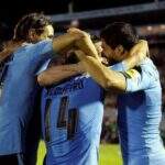 Uruguai goleia com show de Suárez e Cavani e se segura em 1º