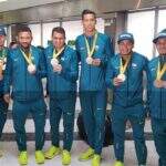 Atletas medalhistas da seleção brasileira de futebol de 7 são recepcionados no Aeroporto