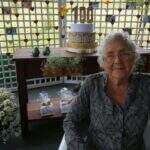 ‘O segredo é nunca ter casado’, brinca dona Leonor em festa de 100 anos