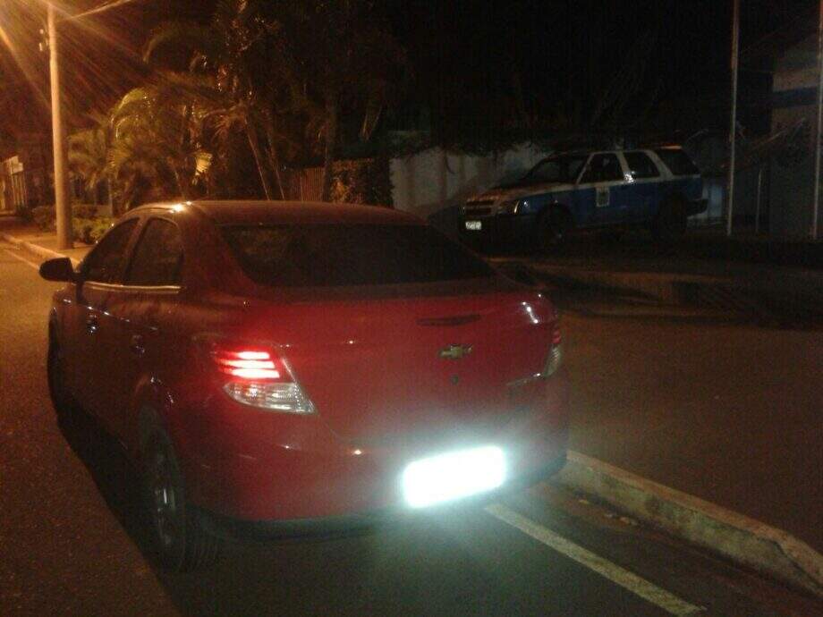 Adolescente é flagrado dirigindo carro roubado que venderia em outra cidade