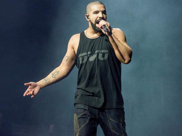 Novo casal: Drake exibe tatuagem de tubarão igual à de Rihanna