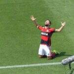 Flamengo vence Figueirense por 2 x 0 e encosta no Palmeiras na Série A