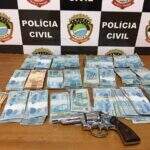 Ex-prefeito é preso com arma de fogo e mais de R$ 100 mil ‘guardados’ em casa