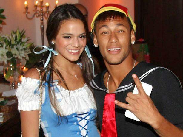 Neymar deverá pedir Bruna Marquezine em casamento já neste domingo