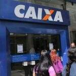 De olho no FGTS, trabalhadores já lotam agências bancárias em Campo Grande