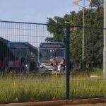 Revoltadas com atraso de ônibus, passageiras fecham terminal Nova Bahia