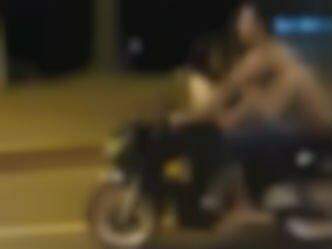 Casal é flagrado fazendo sexo em cima de moto em alta velocidade