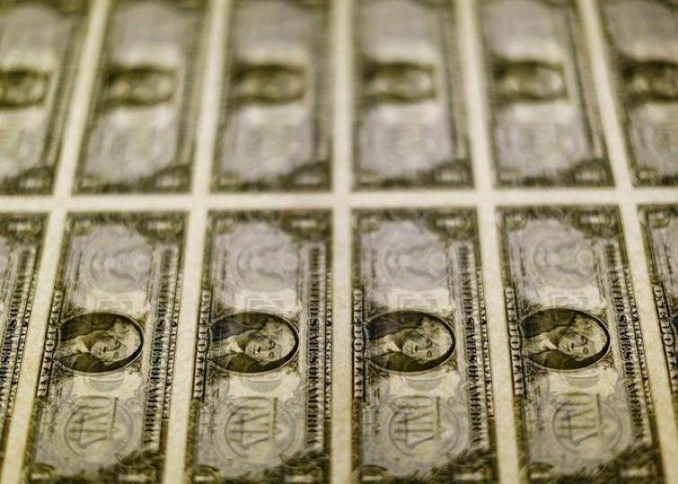 Dólar fecha estável ante real, vendas anulando expectativa de mais juro nos EUA