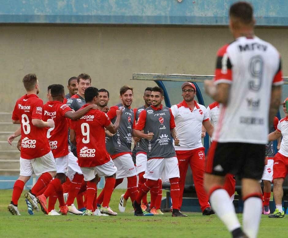 Flamengo leva golaços do Vila Nova e abre 2017 com derrota