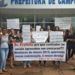 Aprovadas em concurso protestam na Prefeitura por vagas da Omep e Seleta