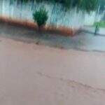VÍDEO: há 17 anos moradores convivem com ‘rio’ e alagamento a cada chuva