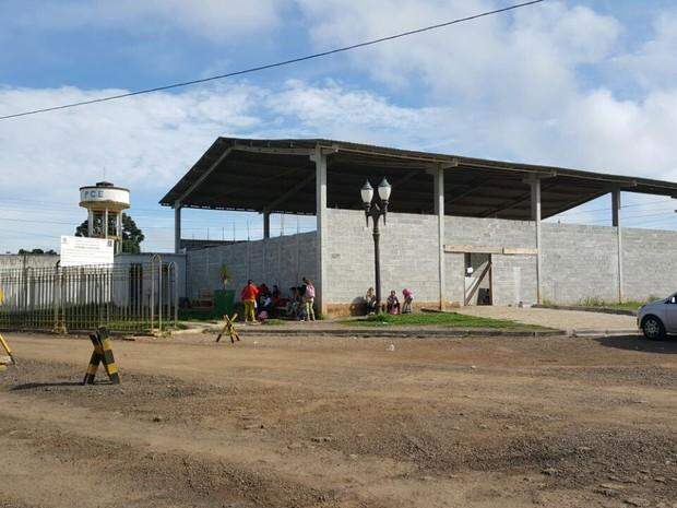 Vinte e três presos explodem muro e fogem de penitenciária do Paraná