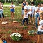 Familiares prestam homenagem a jovem morto após agressão em lava-jato