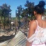 Cidade de Deus: Barraco é incendiado com cachorros dentro e jovem suspeita de ex