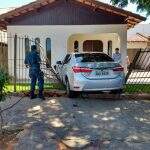 Corolla invade quintal e mata moradora que estava em cadeira de fio na varanda