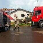 Vizinhos veem fumaça, arrombam casa e contêm fogo até Bombeiros chegarem