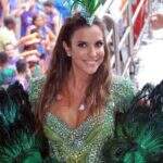 Ivete Sangalo se emociona no desfile das campeãs do Rio e sacode a Sapucaí