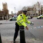 Tiroteio fora do Parlamento britânico deixa 12 feridos, dizem agências