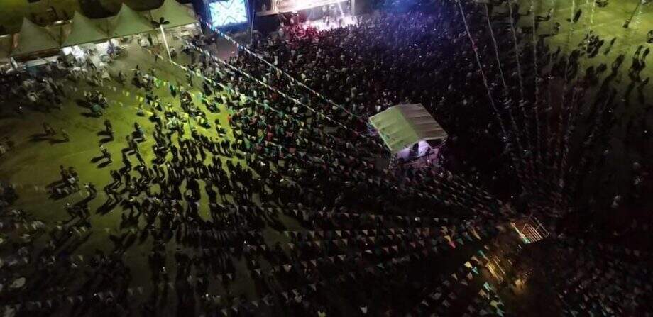 Com show de Munhoz e Mariano, 6,8 mil pessoas vão ao Arraial de Santo Antônio