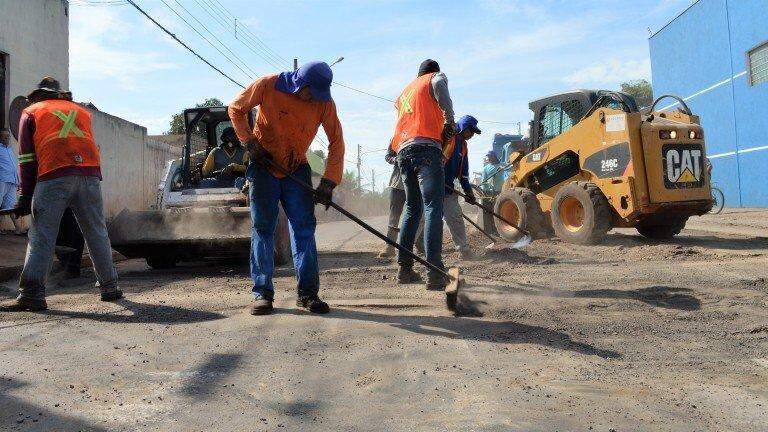 Empreiteiras receberão R$ 2,1 milhões para pavimentar ruas