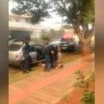 VÍDEO: ladrão tenta furtar e advogados prendem bandido no carro em Campo Grande