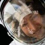 Astronauta Christina Koch volta para casa após 1 ano no espaço