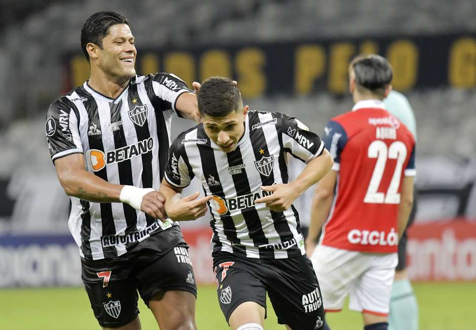 Hulk brilha, Atlético-MG goleia Cerro Porteño e lidera Grupo H da Libertadores