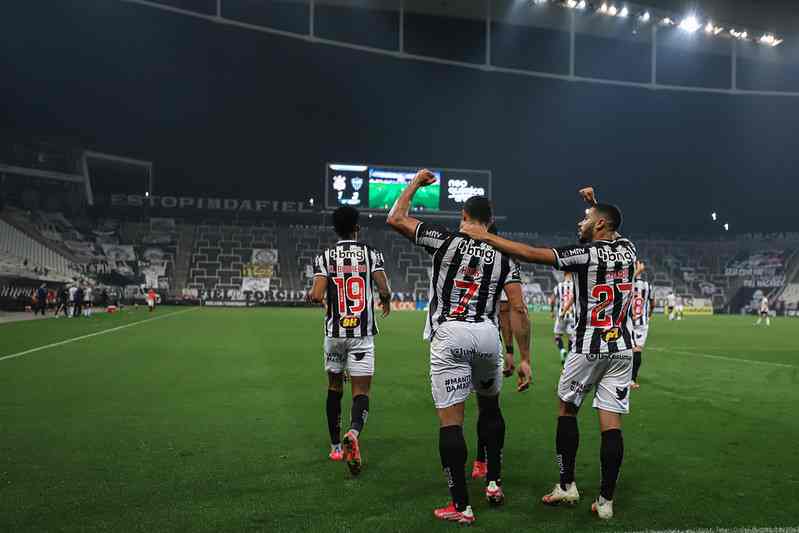 Com dois gols de Hulk, Atlético-MG vence Corinthians de virada em Itaquera