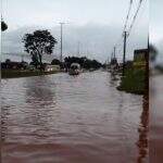 Avenida vira ‘rio’ após chuva rápida em Campo Grande