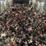 Após confusão, avião com capacidade para 100 passageiros deixou Afeganistão com 640 a bordo
