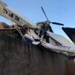 Bebê de um ano morre em queda de avião sobre casa em Goiânia