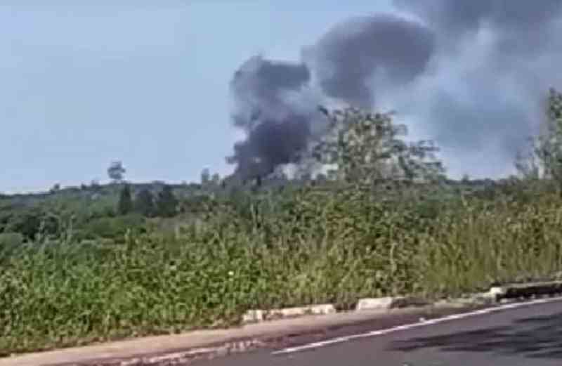 Equipes do Corpo de Bombeiros do Paraguai estão no local